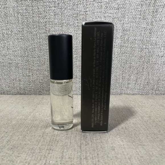 ❤️3 for $25❤️ Billie Eilish Eilish No. 2 Roll On mini (3.5 ml / 0.11 fl. Oz) - Picture 4 of 6